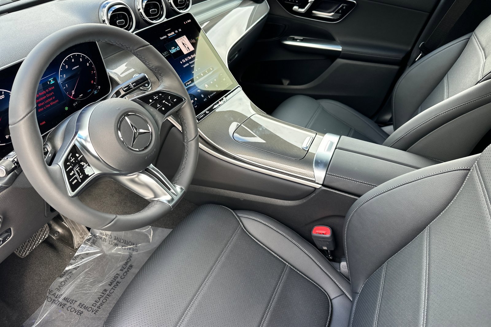 2026 Mercedes Benz GLC 300 photo 4