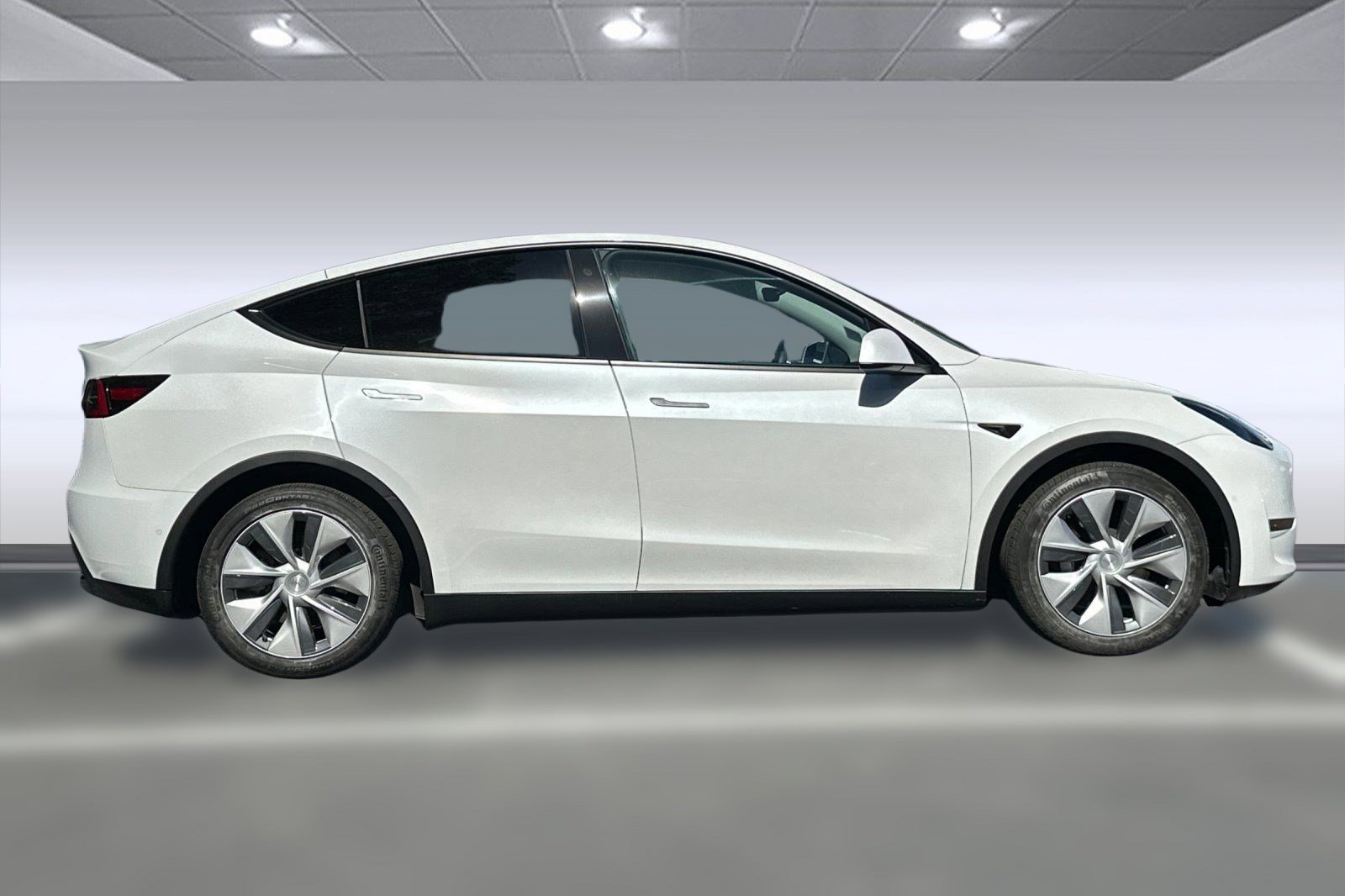 2020 Tesla Model Y Long Range photo 2