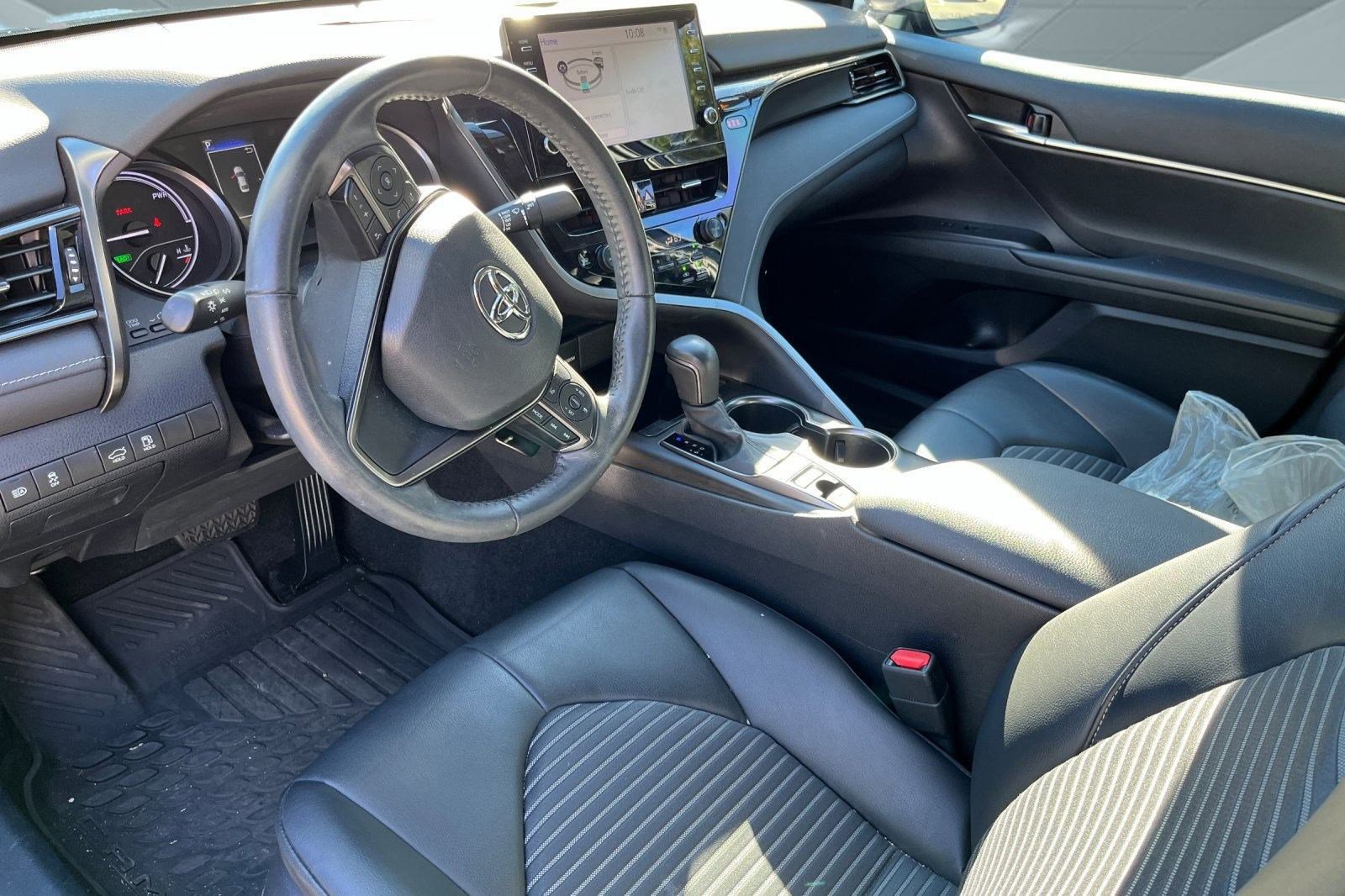 2021 Toyota Camry Hybrid SE photo 3