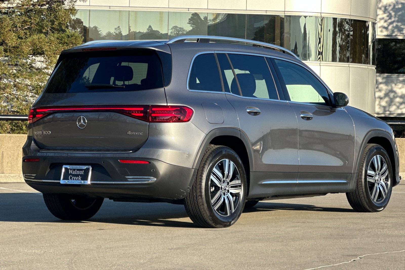 2024 Mercedes Benz EQB 300 photo 3