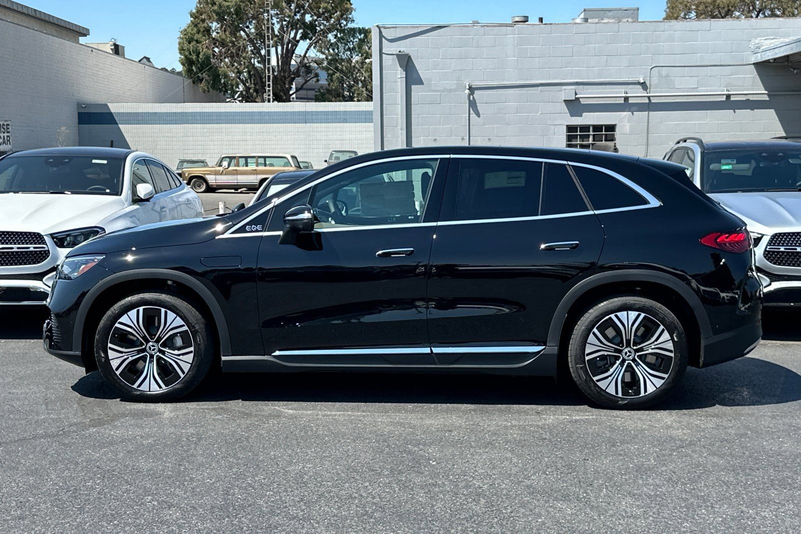 2026 Mercedes Benz EQE SUV photo 2