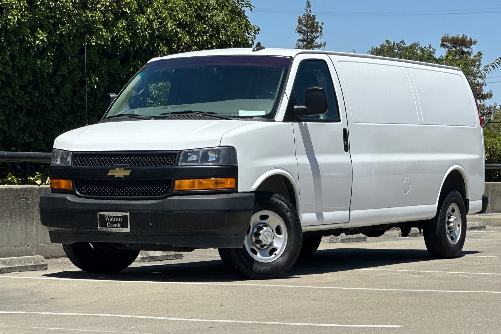 2022 Chevrolet Express 2500 Work Cargo Van photo 2