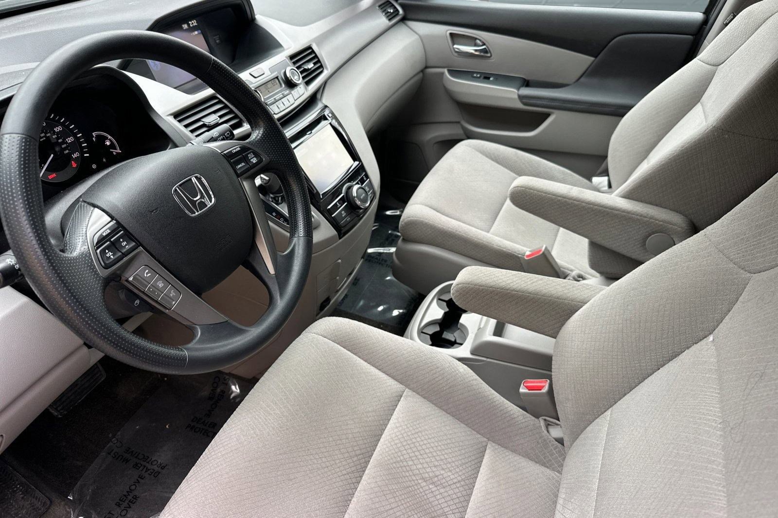 2016 Honda Odyssey EX photo 4