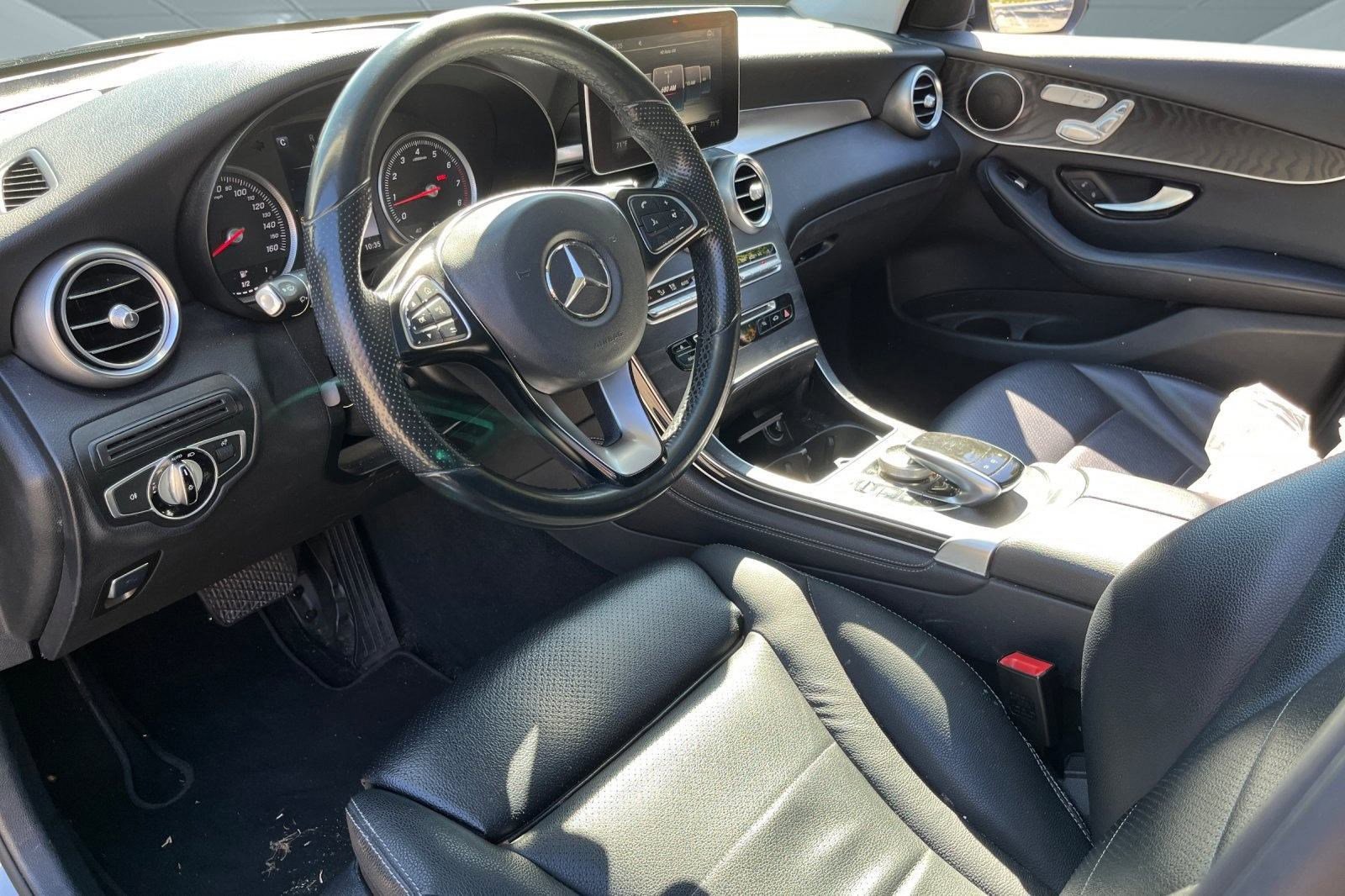 2016 Mercedes Benz GLC 300 photo 2