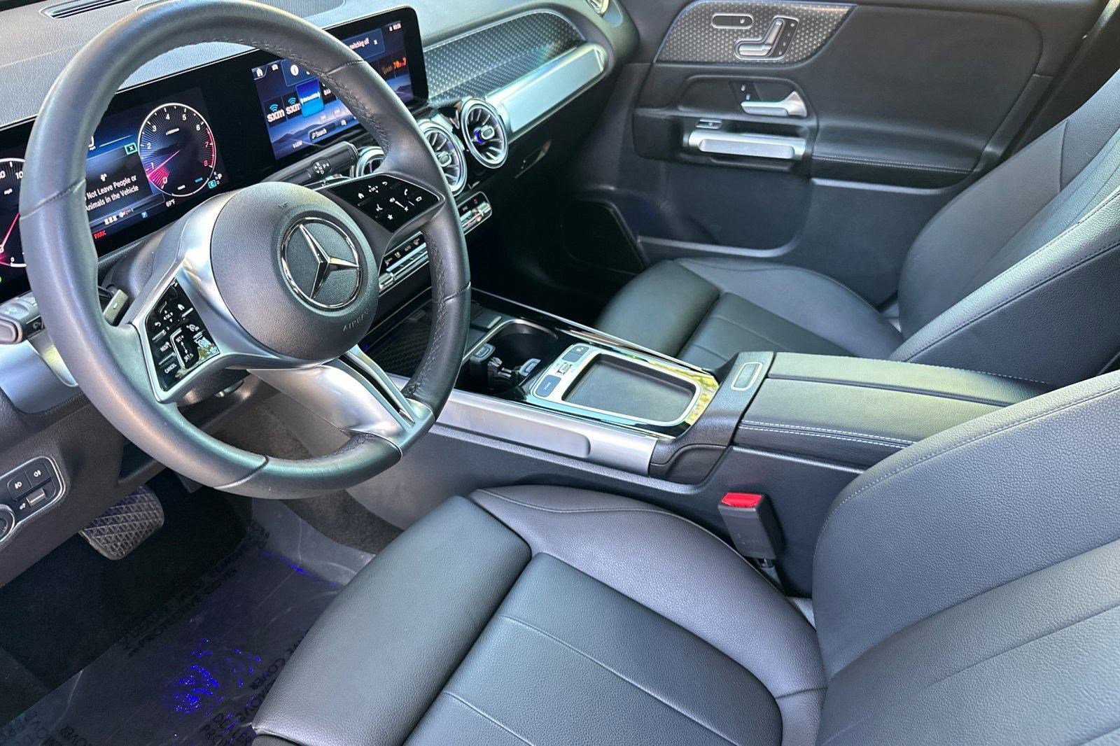 2025 Mercedes Benz GLB 250 photo 4