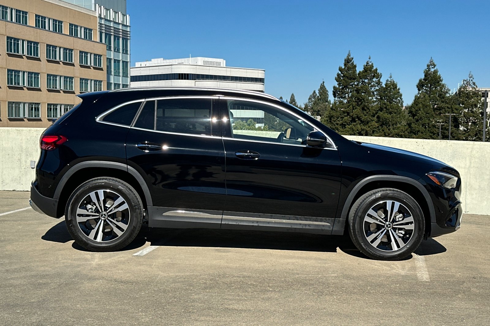 2025 Mercedes Benz GLA 250 photo 2