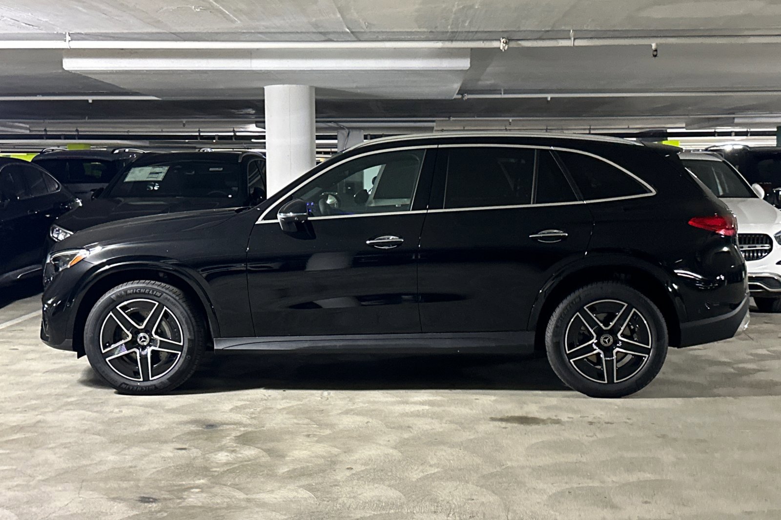 2025 Mercedes Benz GLC 300 photo 2