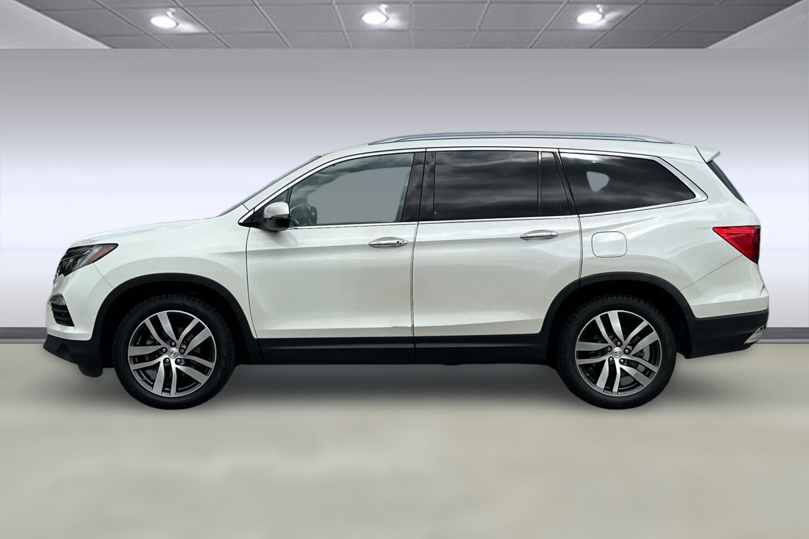2018 Honda Pilot Elite photo 2