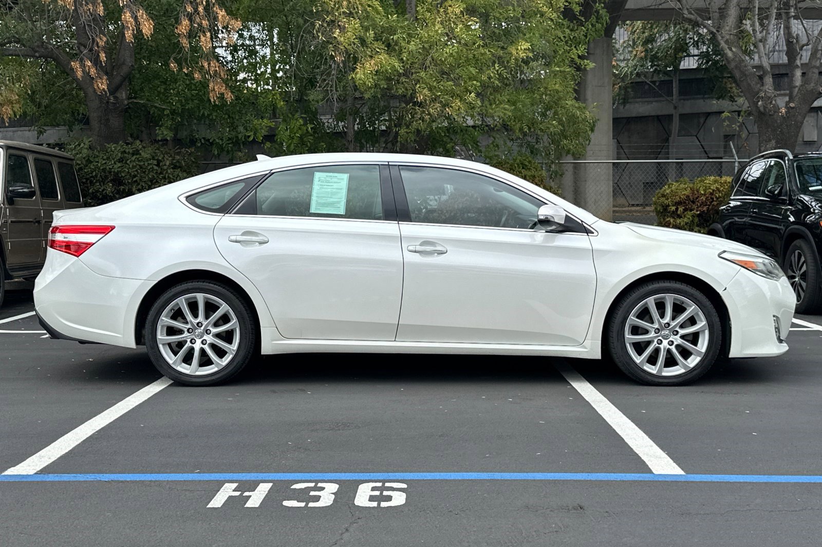 2013 Toyota Avalon Limited photo 2