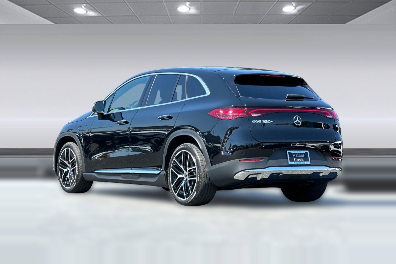 2026 Mercedes-Benz EQE 320+ SUV photo 2