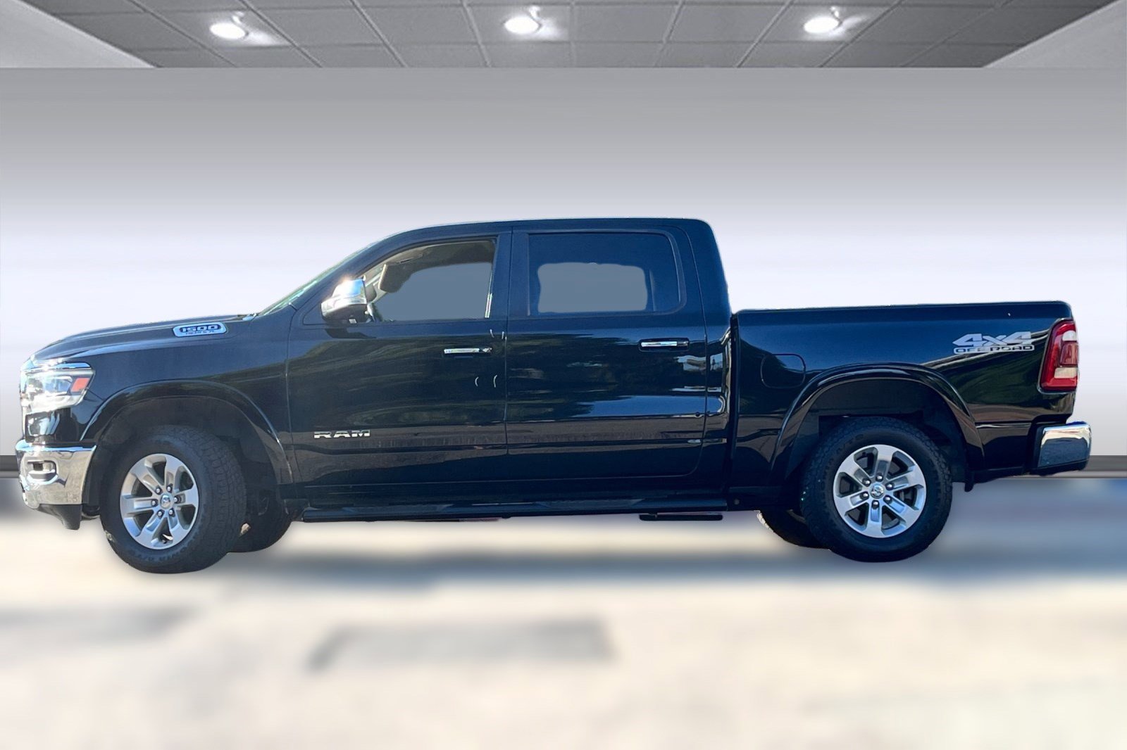 2019 Ram 1500 Laramie photo 2