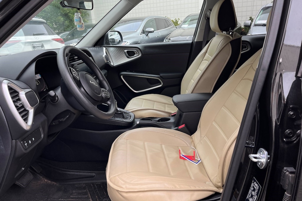 Used 2023 Kia Soul LX IVT Hatchback