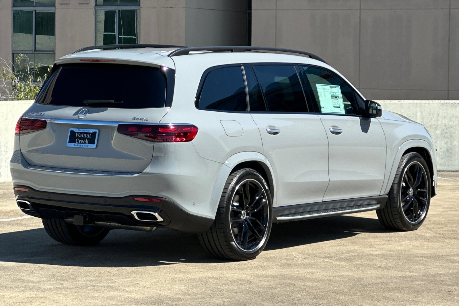 2025 Mercedes Benz GLS 450 4MATIC photo 3