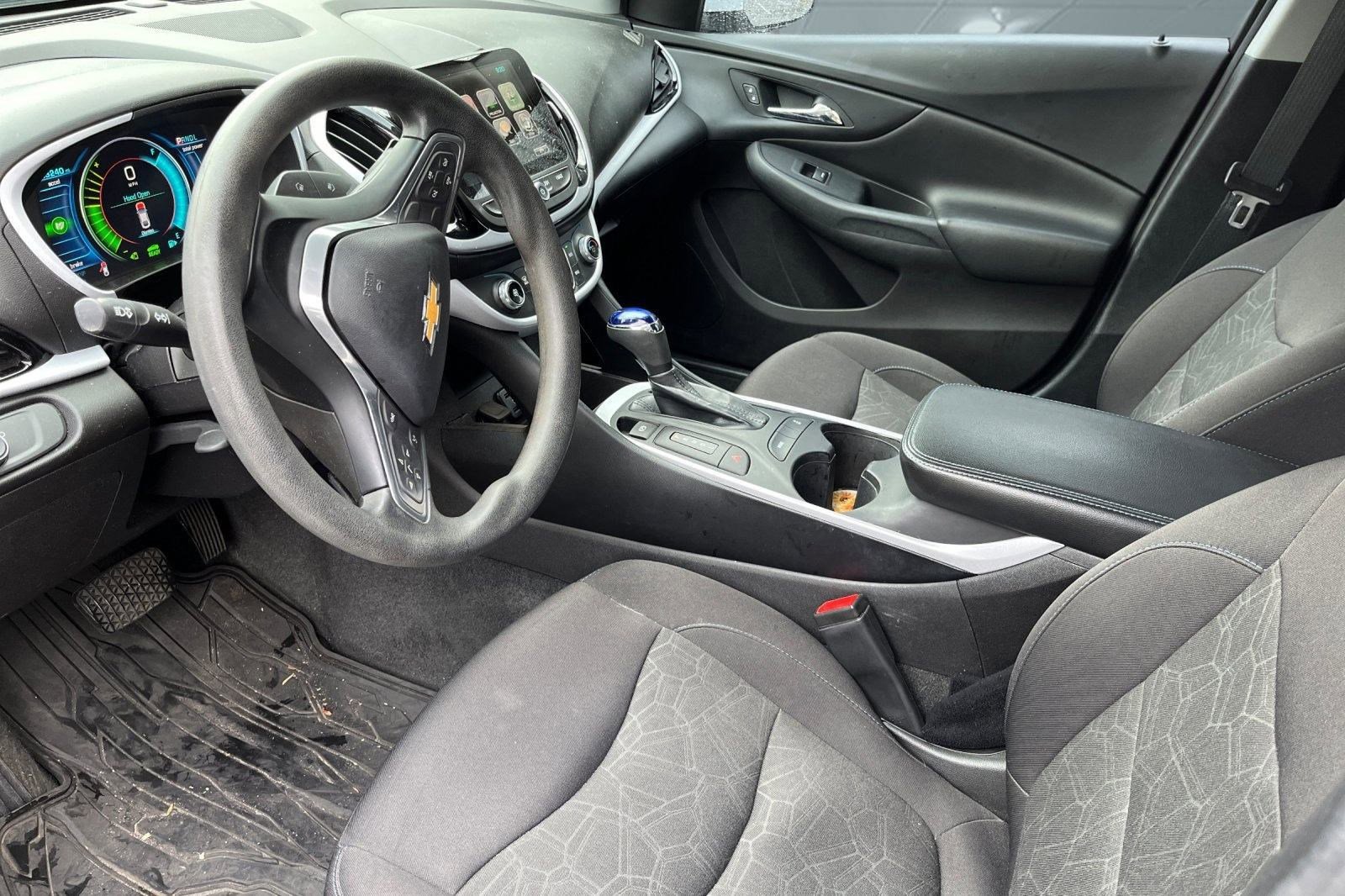 2018 Chevrolet Volt LT photo 3