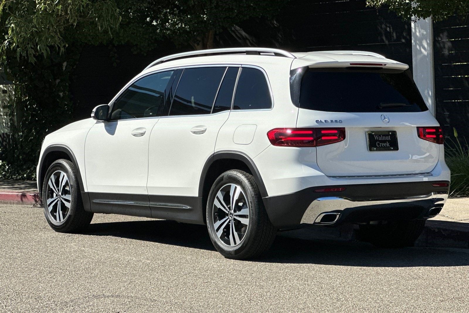 2026 Mercedes-Benz GLB GLB 250 - Photo 3