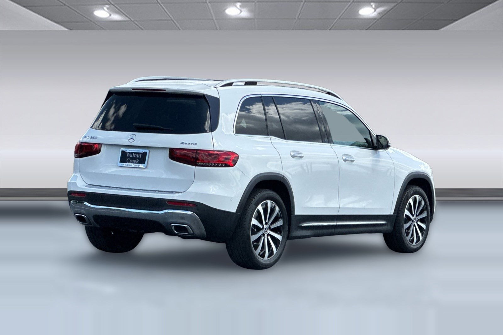 2021 Mercedes-Benz GLB 250 4MATIC SUV photo 3