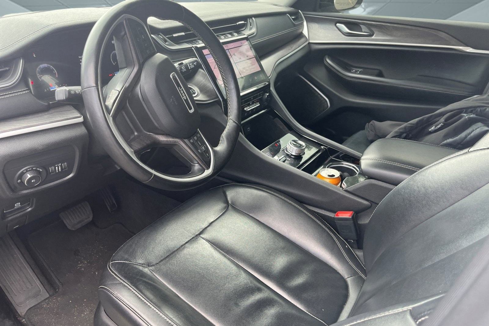 2022 Jeep Grand Cherokee Limited photo 2