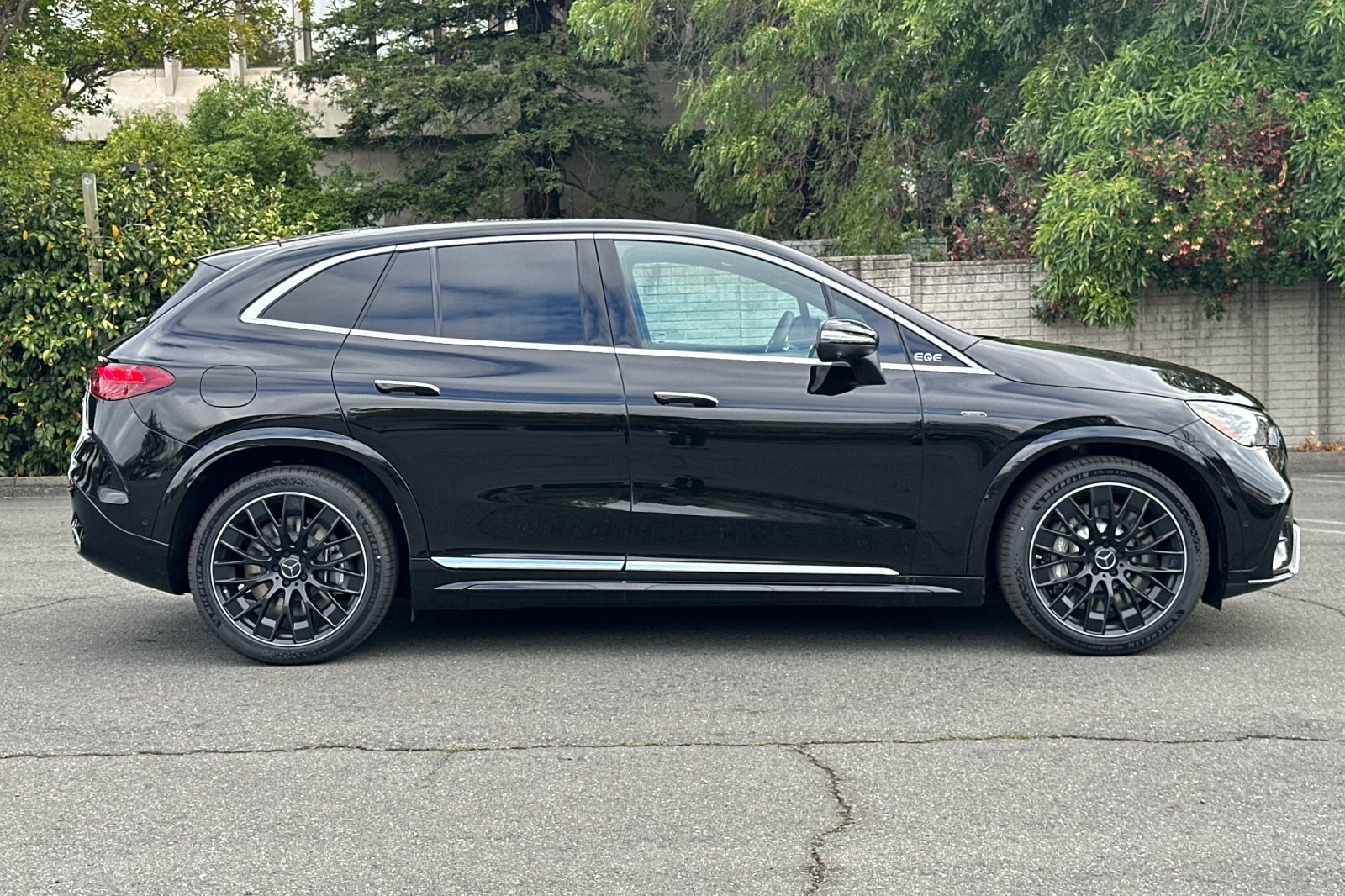 2025 Mercedes Benz EQE SUV AMG photo 2