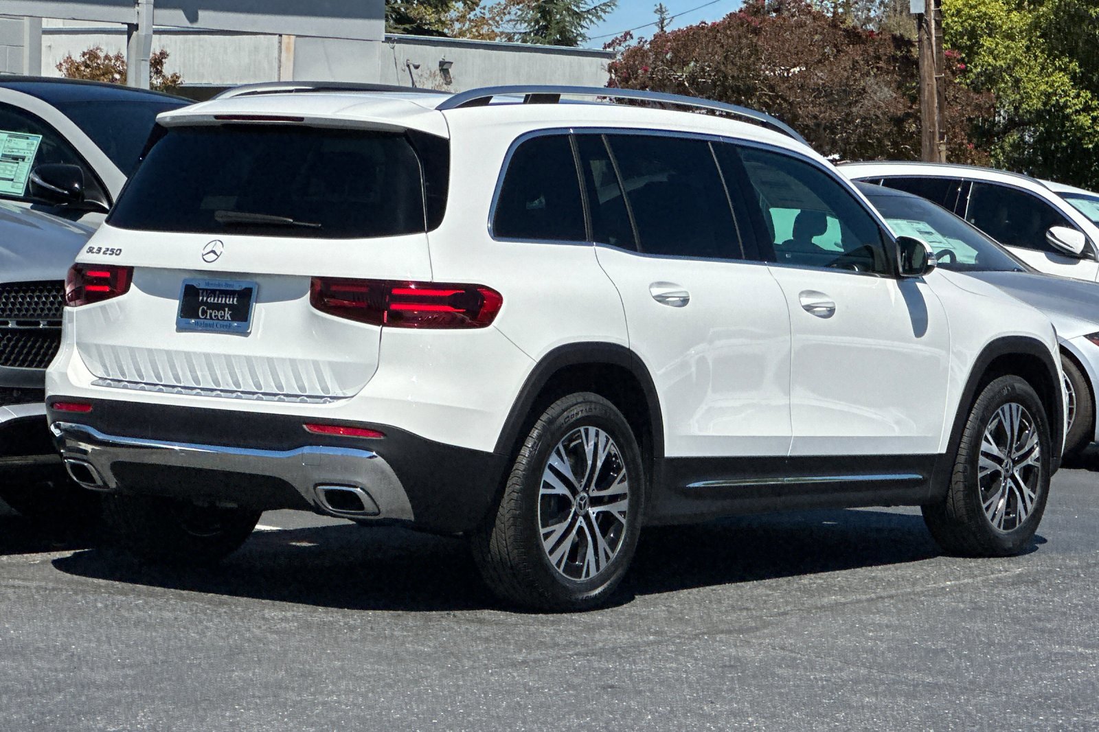 2026 Mercedes Benz GLB 250 photo 3