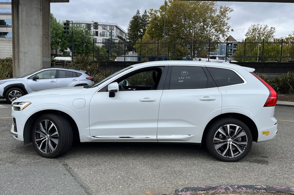 Used 2022 Volvo XC60 Recharge Plug-In Hybrid T8 eAWD PHEV Inscription Expression SUV