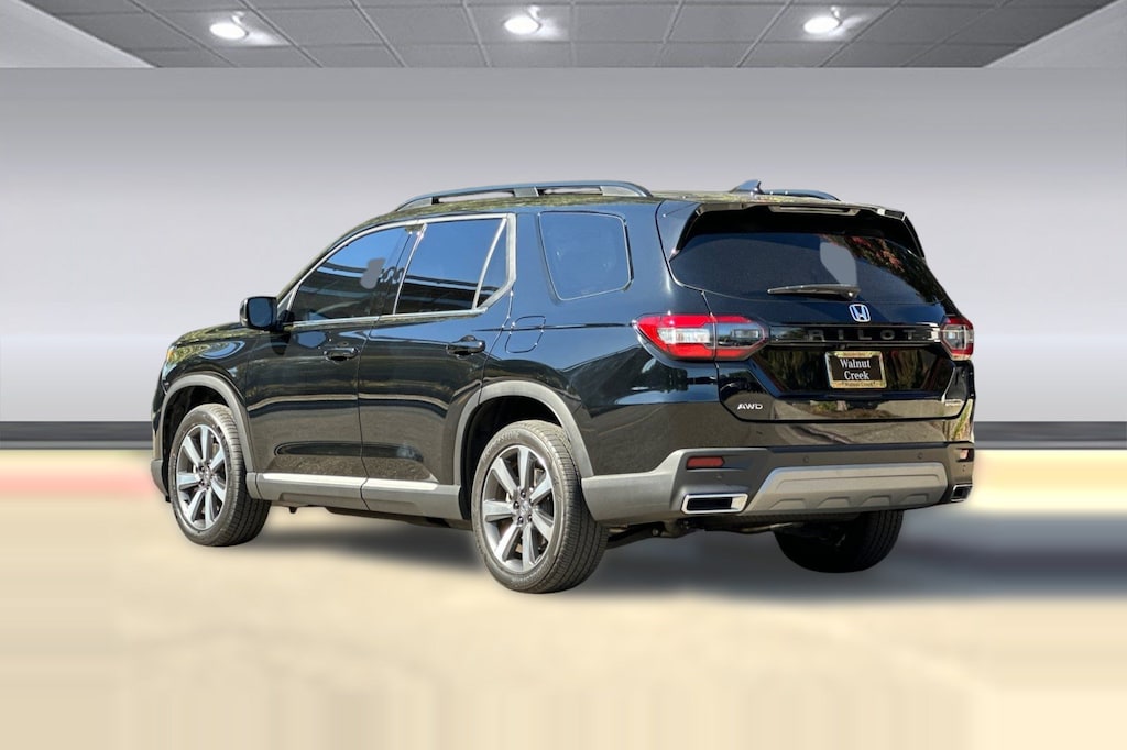 Used 2024 Honda Pilot Touring AWD SUV