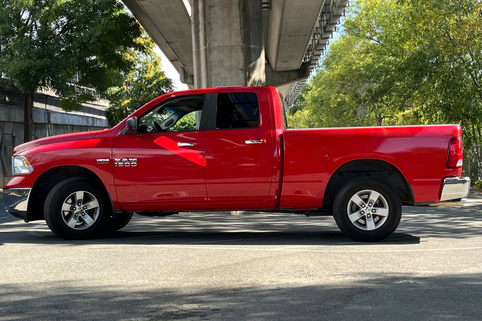 2014 Ram 1500 SLT photo 3
