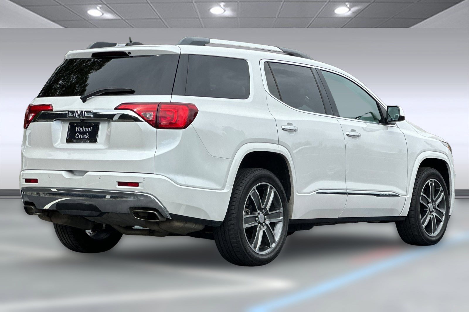 2018 Gmc Acadia Denali photo 2