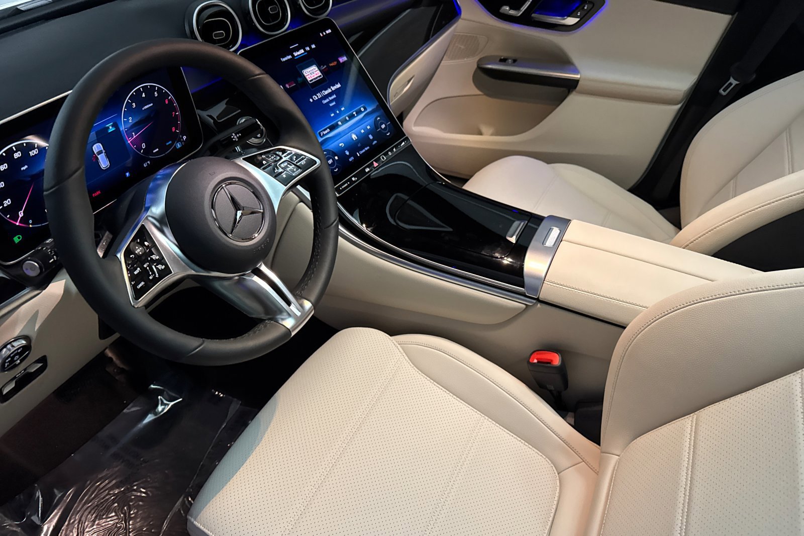 2026 Mercedes Benz GLC 300 4MATIC photo 4