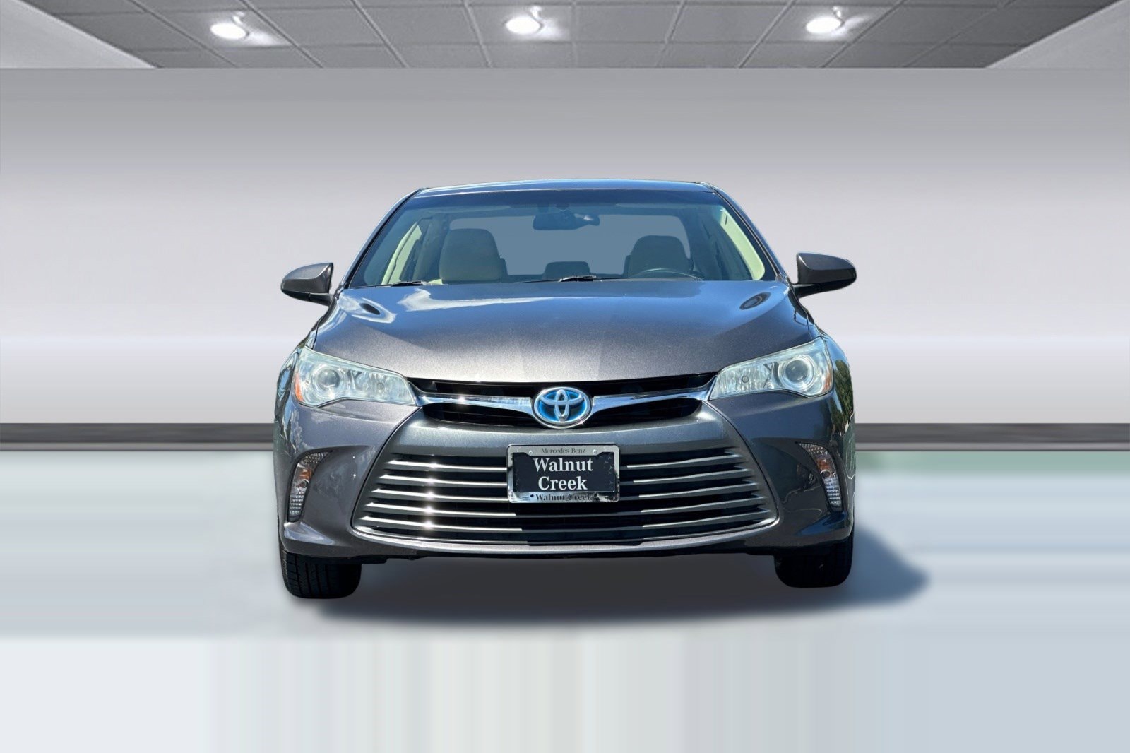 2016 Toyota Camry Hybrid 4dr Sdn LE photo 4