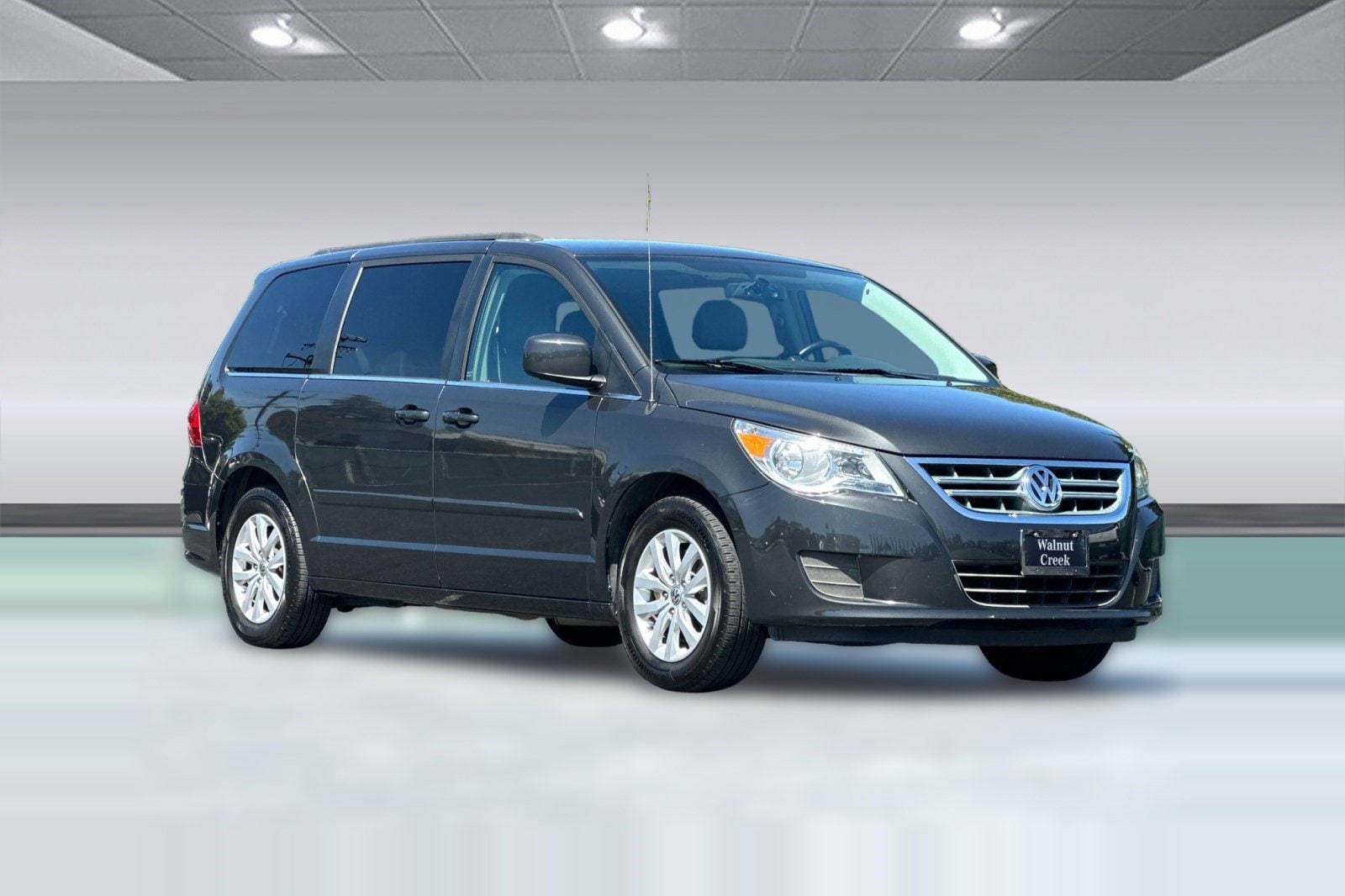 2012 Volkswagen Routan 4dr Wgn SE photo 5