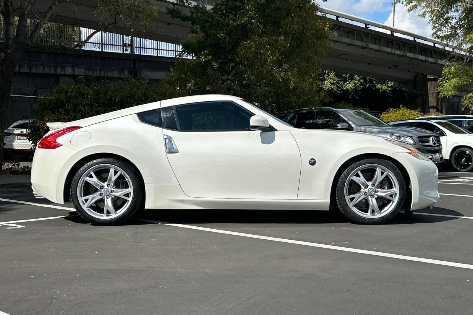 2009 Nissan 370Z Sport photo 2