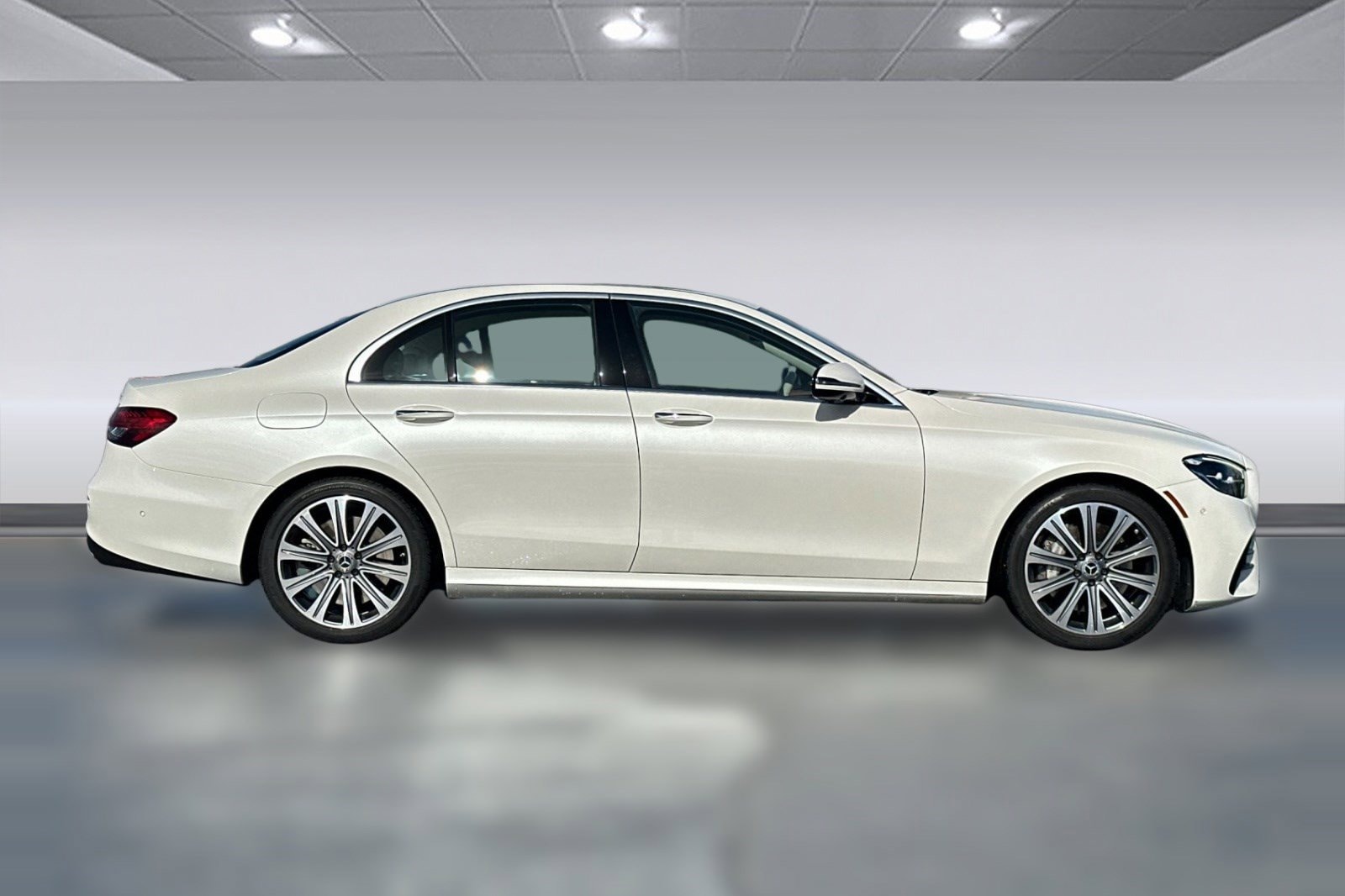 2022 Mercedes-Benz E-Class Coupe photo 3