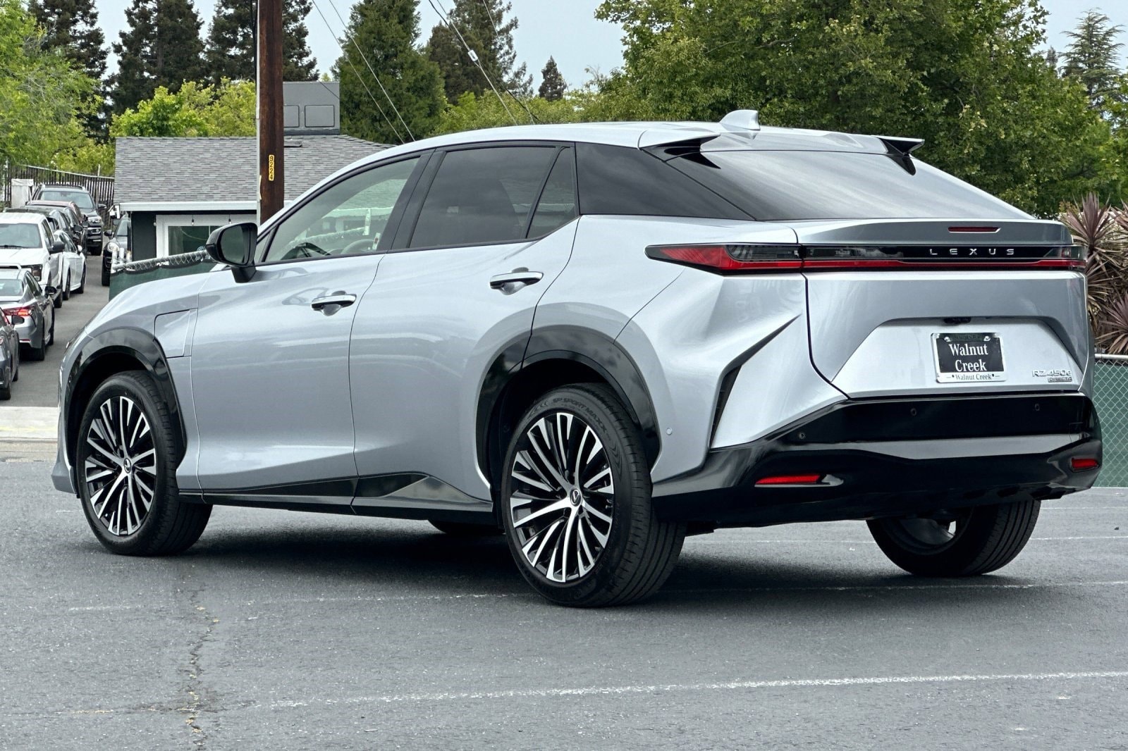 2023 LEXUS RZ 450e Premium AWD w/20" Wheels photo 2