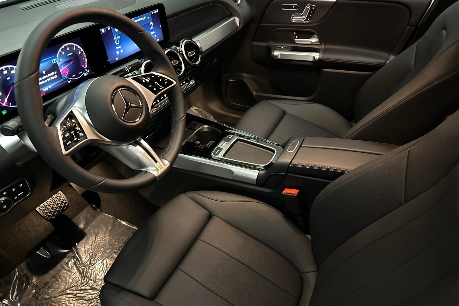 2026 Mercedes Benz GLB 250 photo 4
