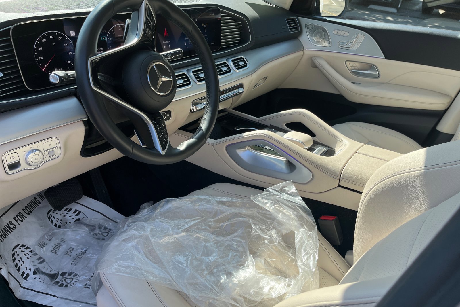 2024 Mercedes Benz GLS 450 4MATIC photo 3