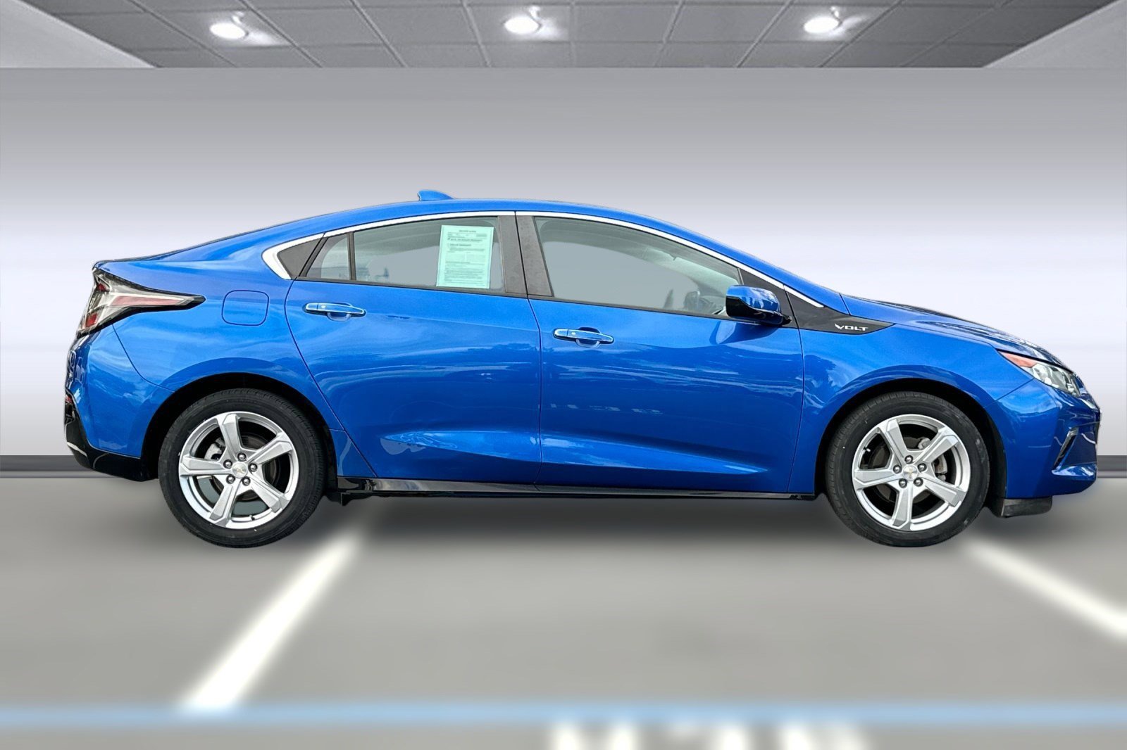 2017 Chevrolet Volt LT photo 2