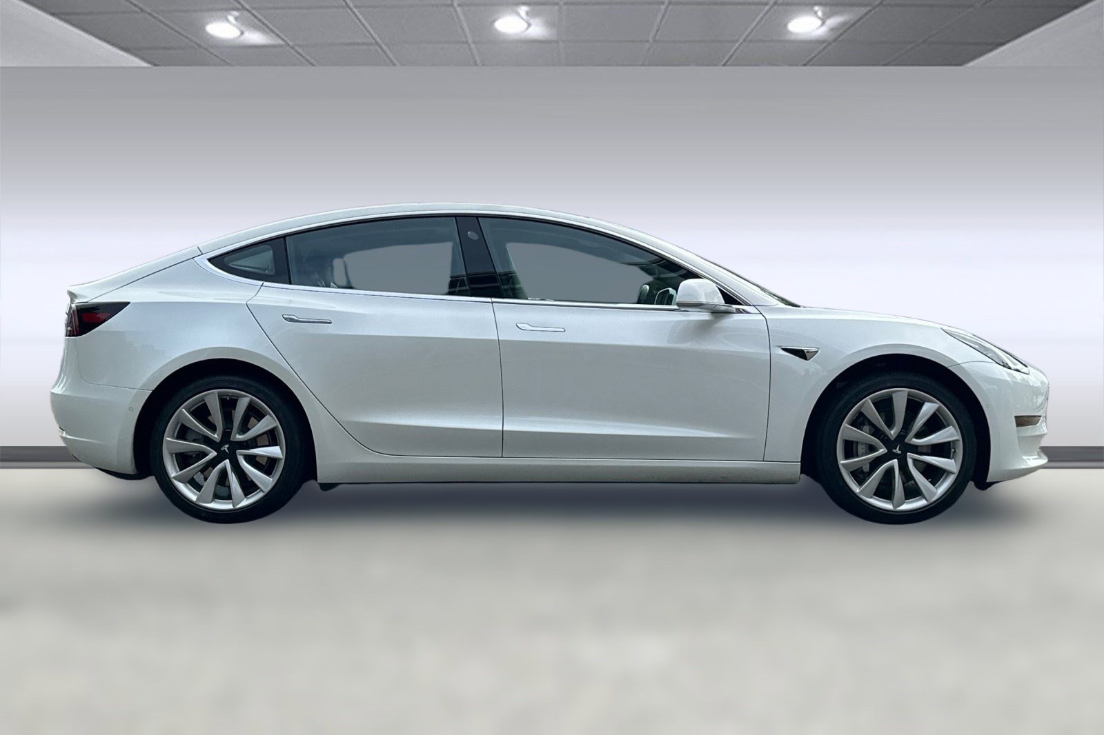 2018 Tesla Model 3 Long Range photo 2