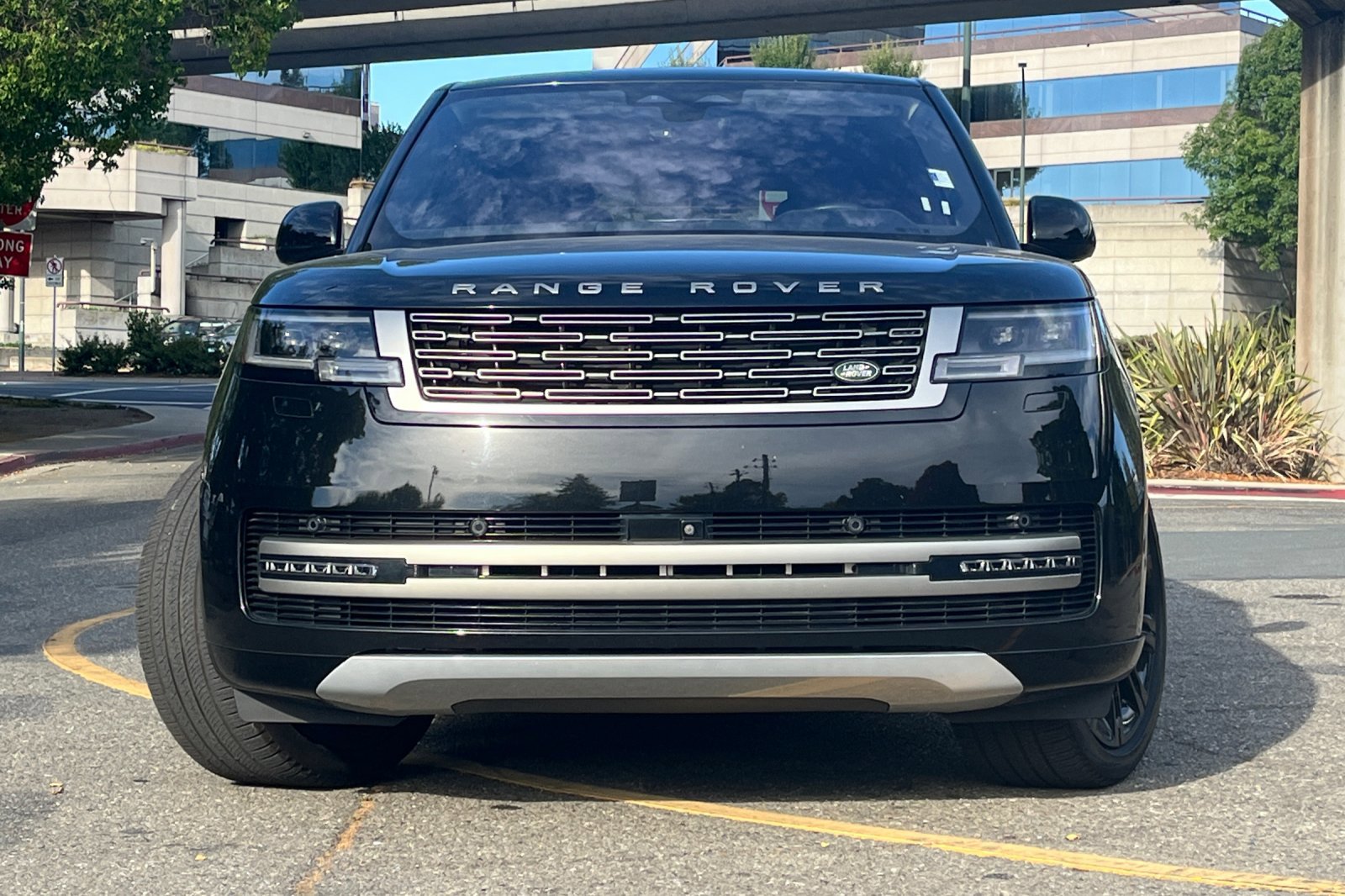 2023 Land Rover Range Rover SE photo 2