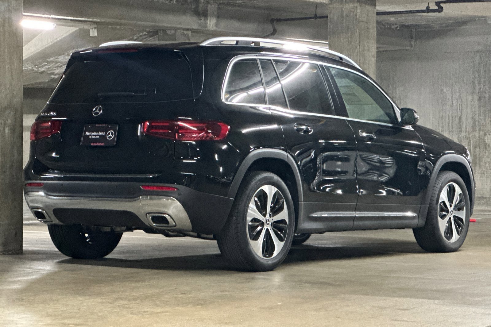 2025 Mercedes Benz GLB 250 photo 2