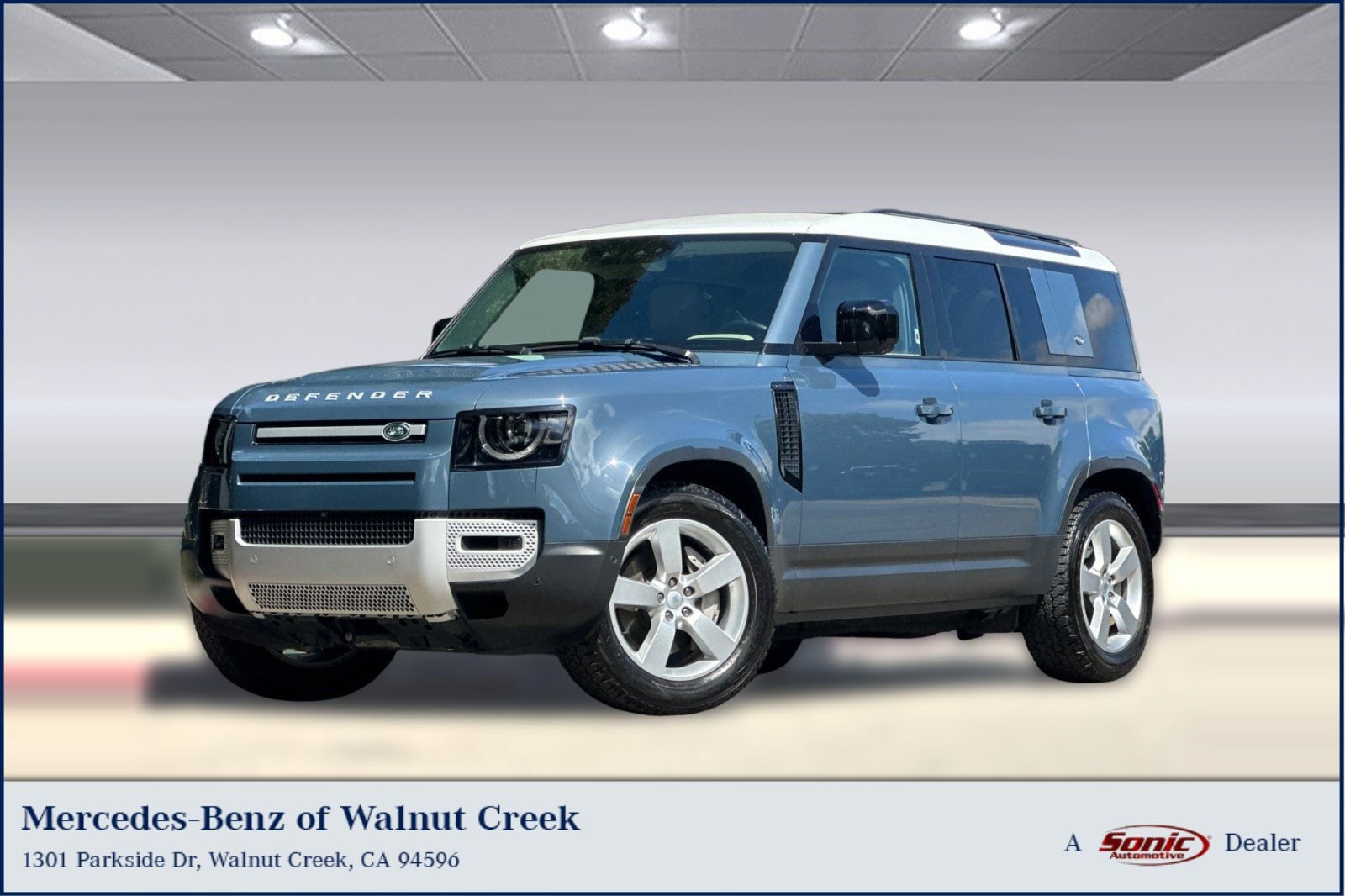 2023 Land Rover Defender SE's photo