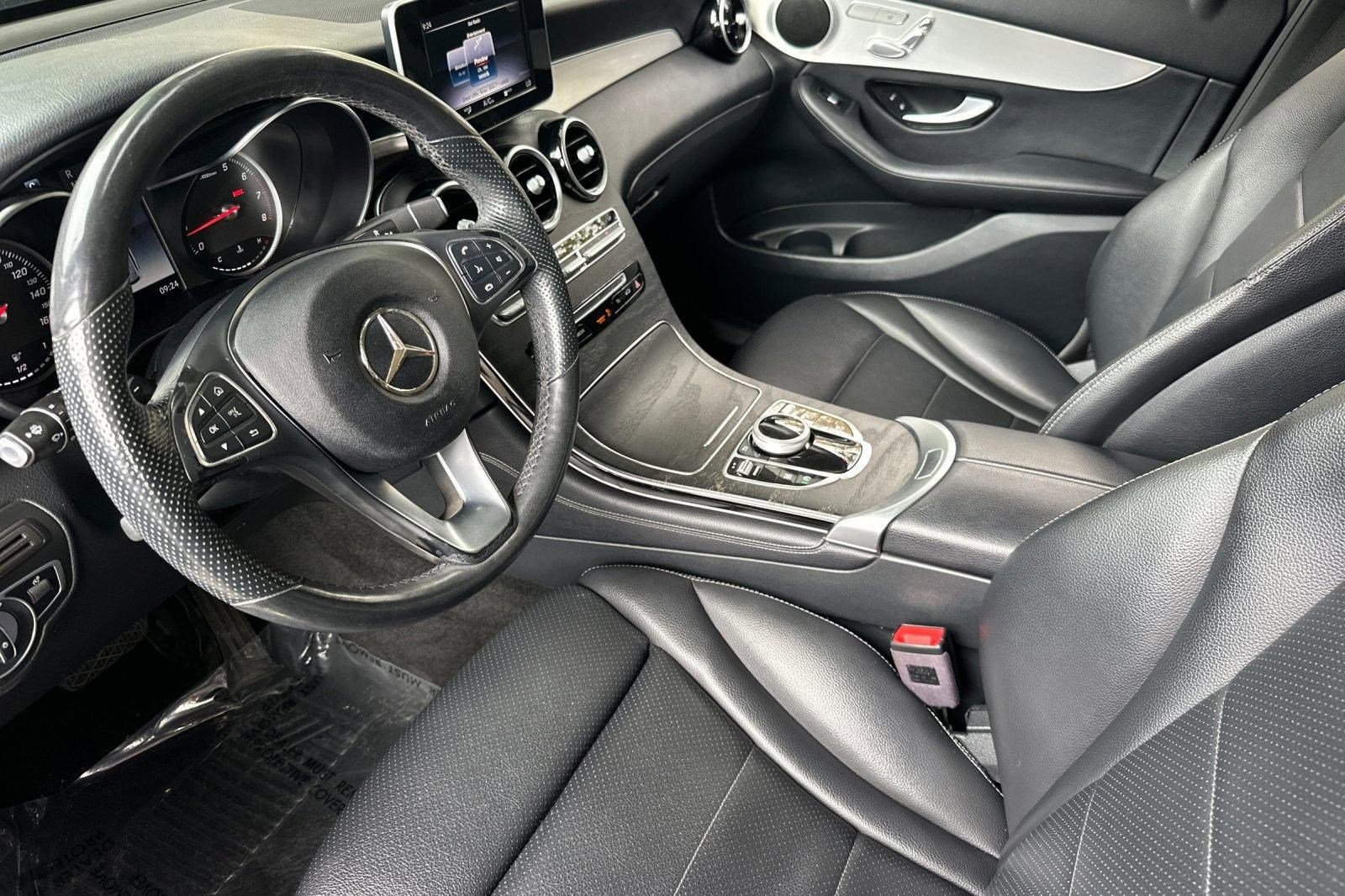 2019 Mercedes Benz GLC 300 4MATIC photo 4