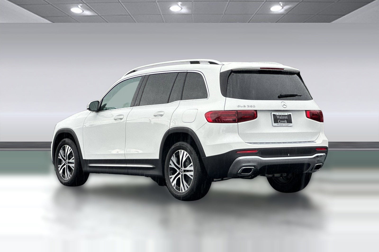 2026 Mercedes-Benz GLB 250 SUV photo 2