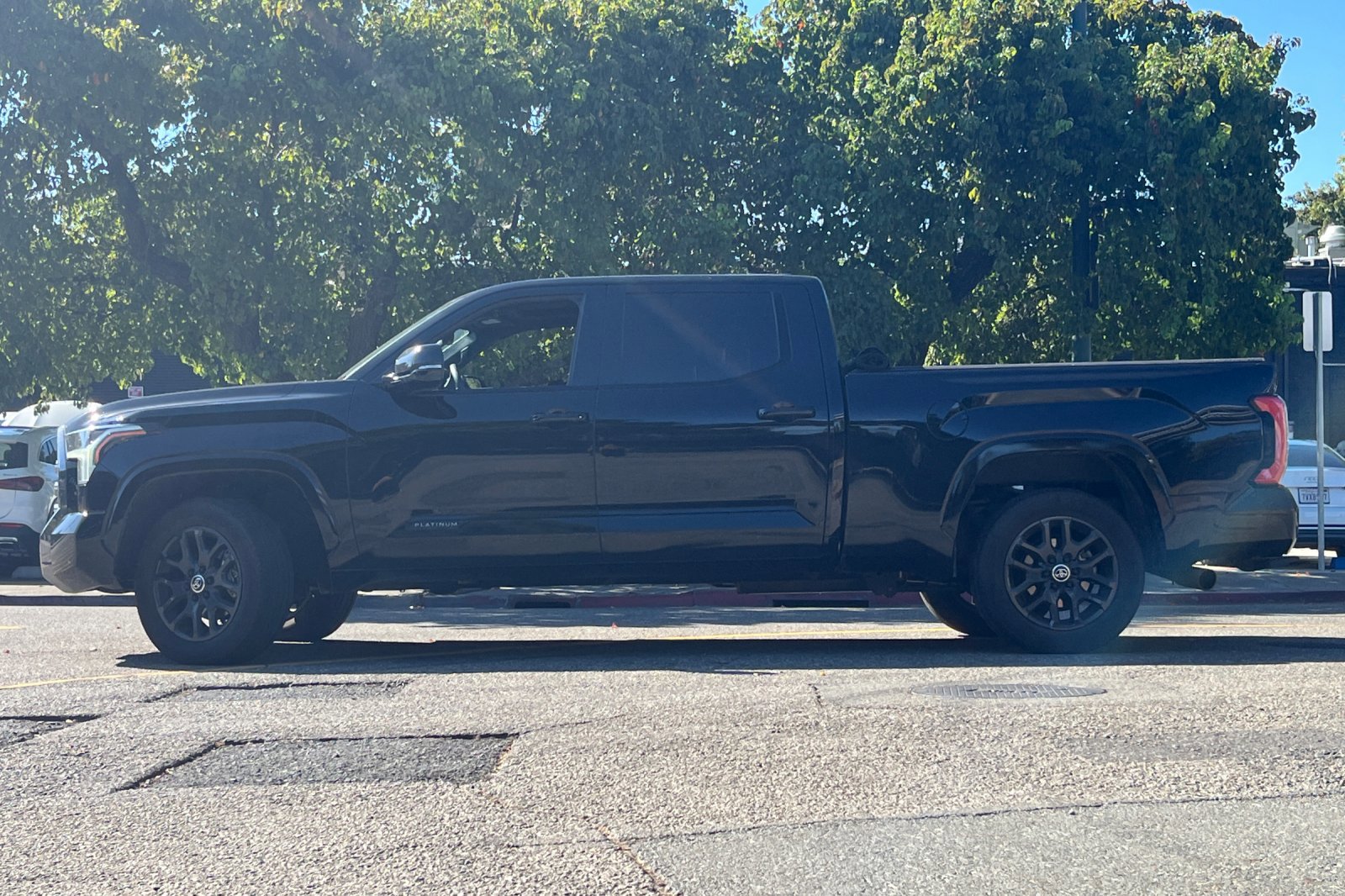 2024 Toyota Tundra Platinum CrewMax photo 2