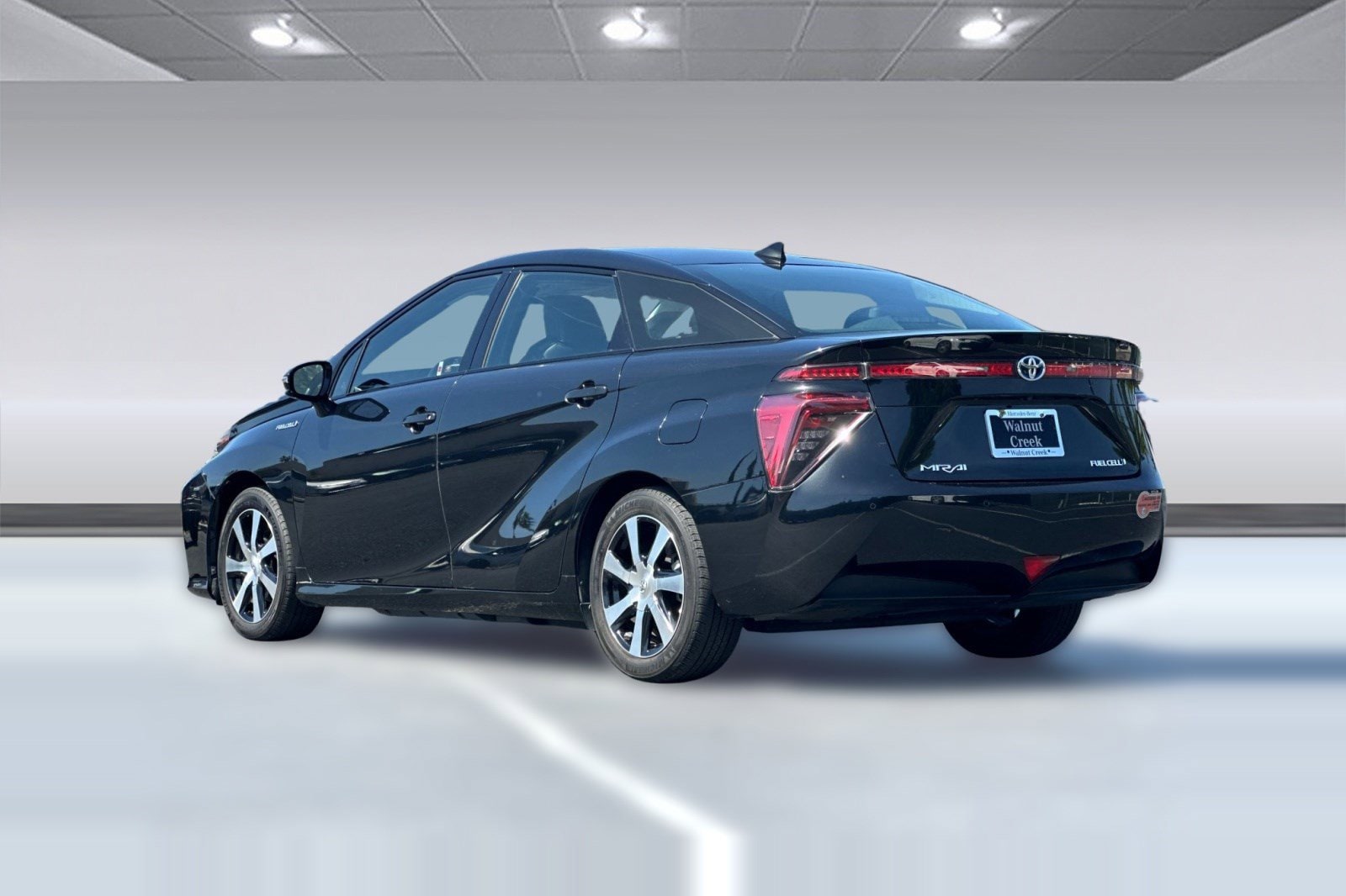 2019 Toyota Mirai Sedan photo 2