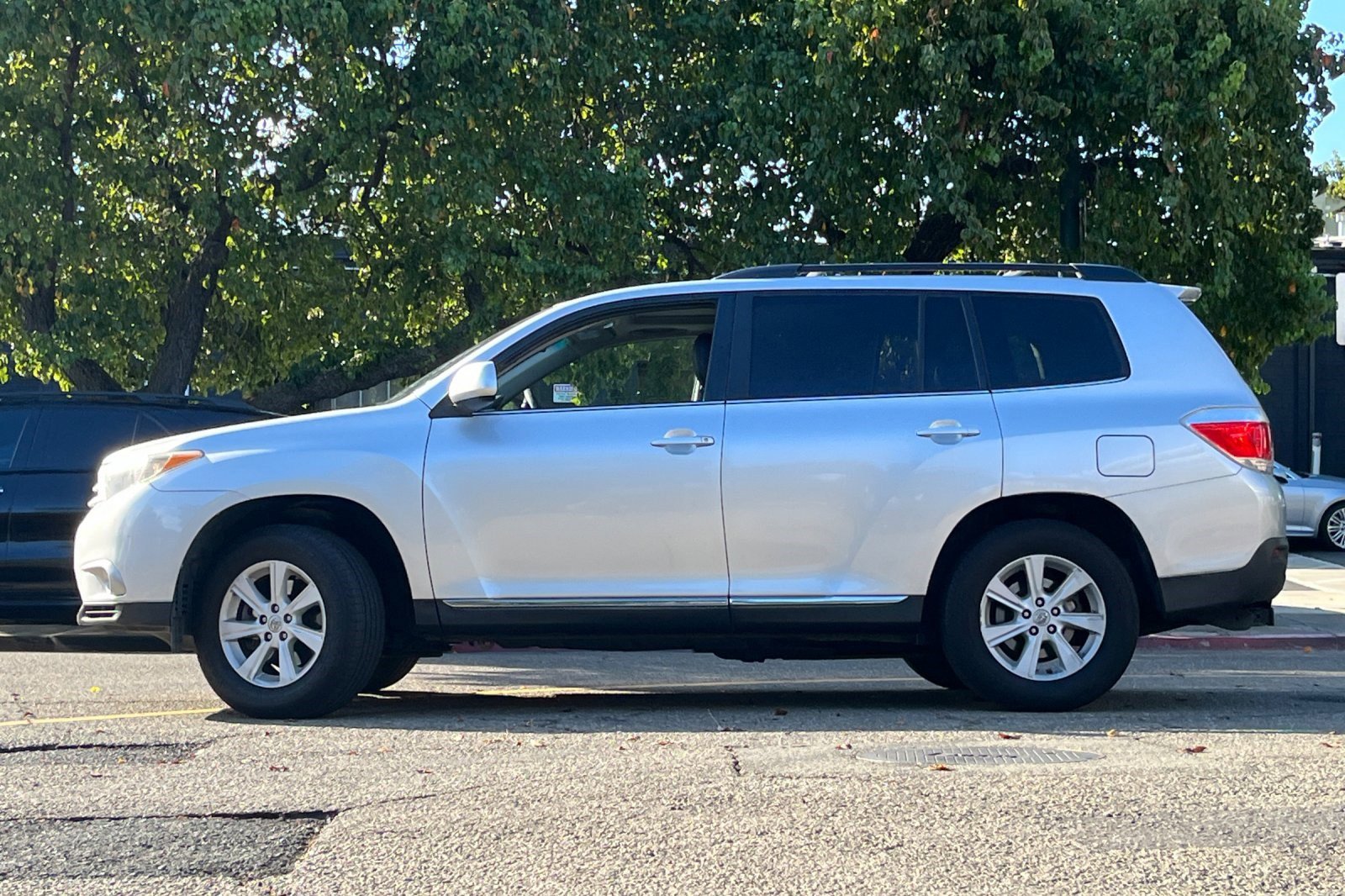 2012 Toyota Highlander Base Hybrid photo 2
