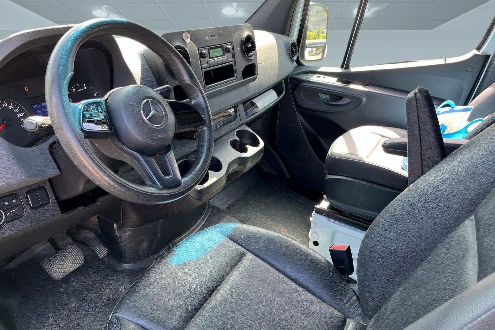 2021 Mercedes-Benz Sprinter Cargo Van 2500 Standard Roof V6 144" RWD photo 3