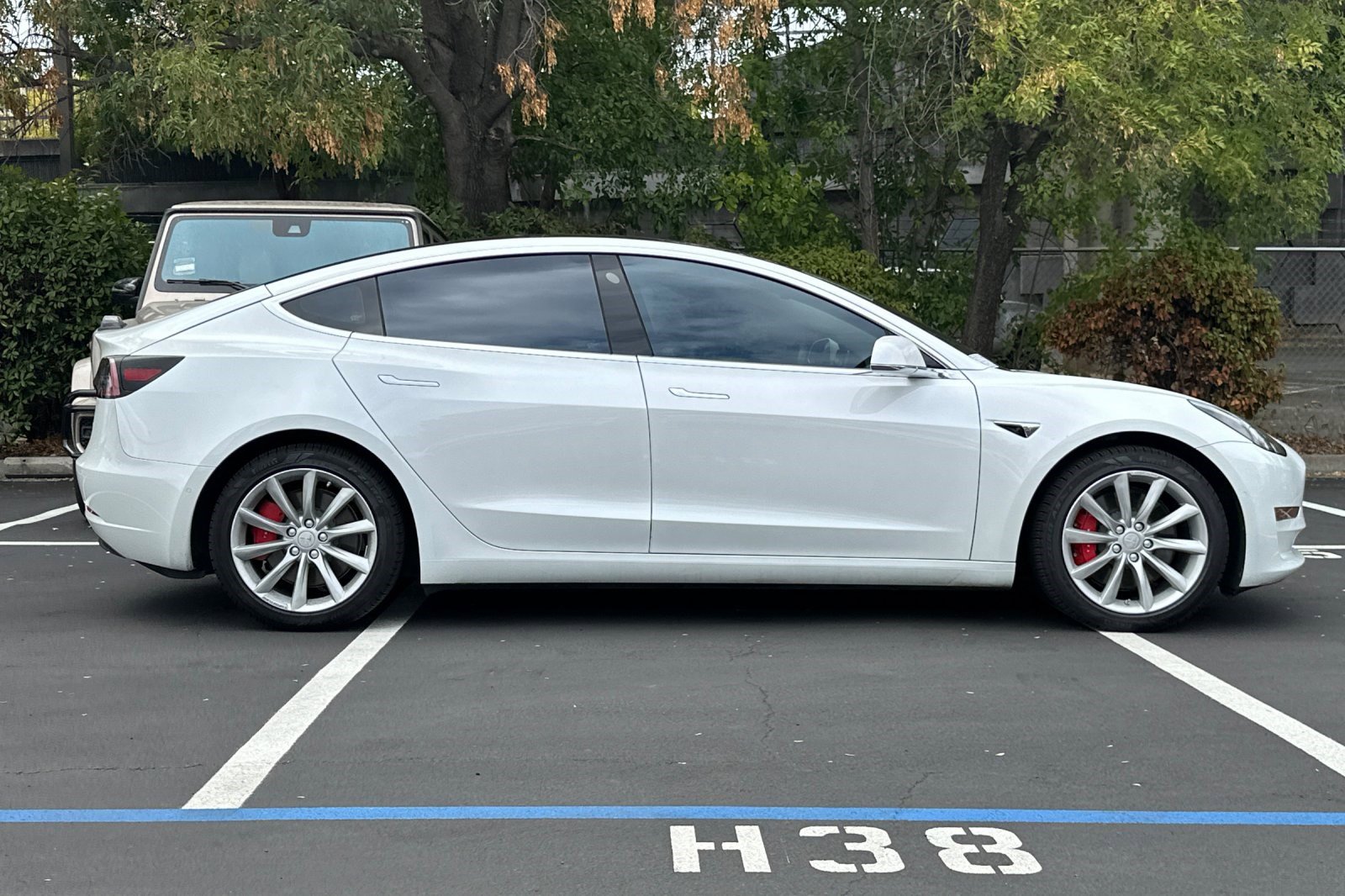 2019 Tesla Model 3 Long Range photo 2
