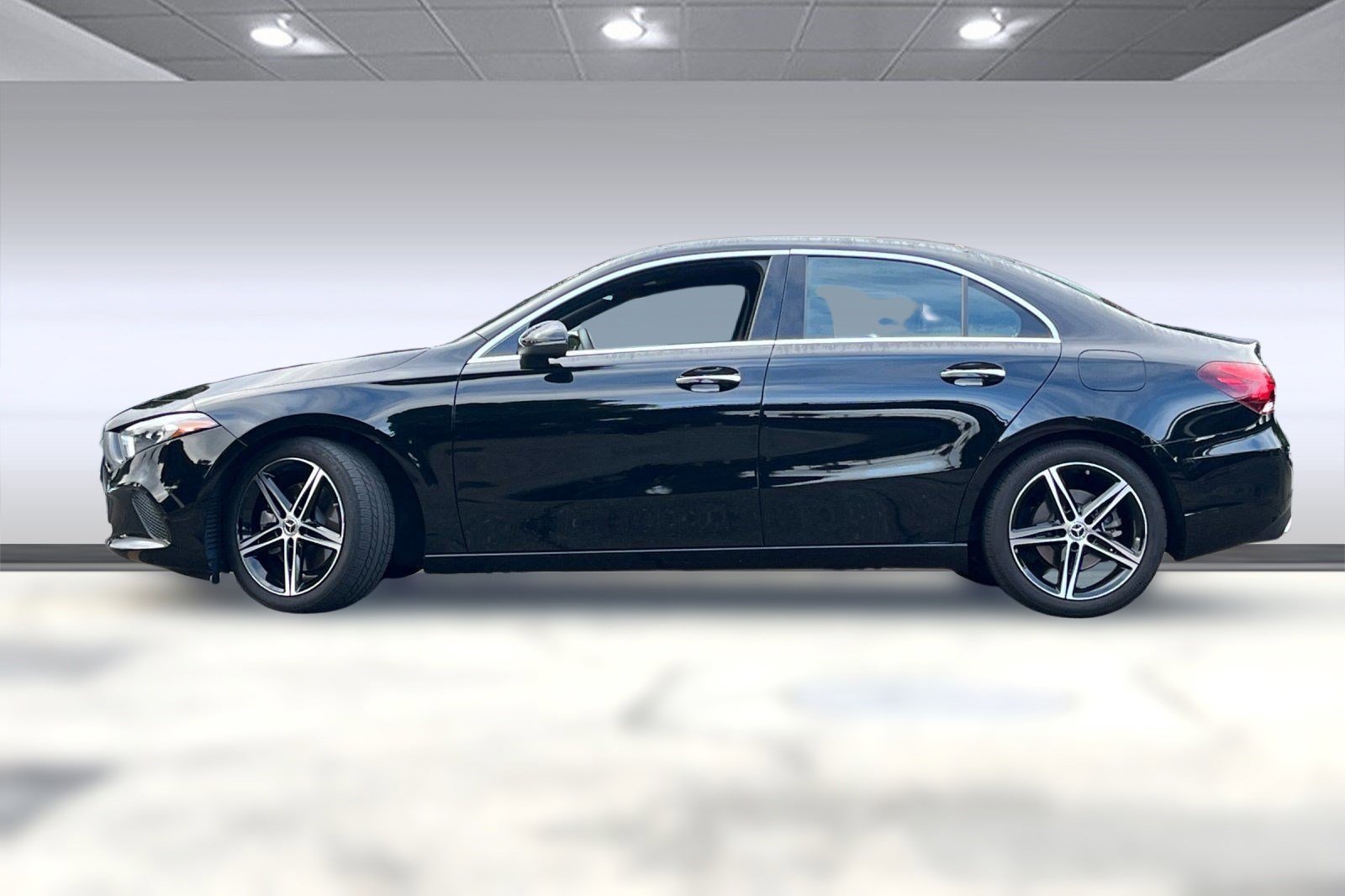 2022 Mercedes Benz A 220 photo 2