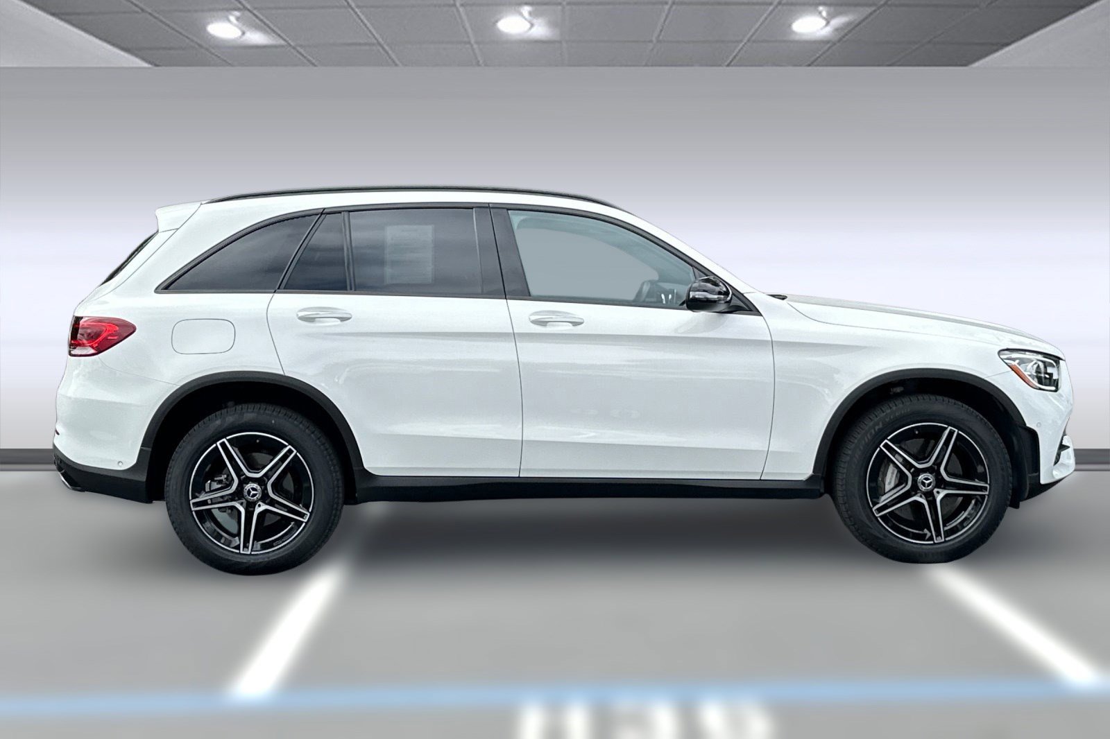 2022 Mercedes Benz GLC 300 photo 2