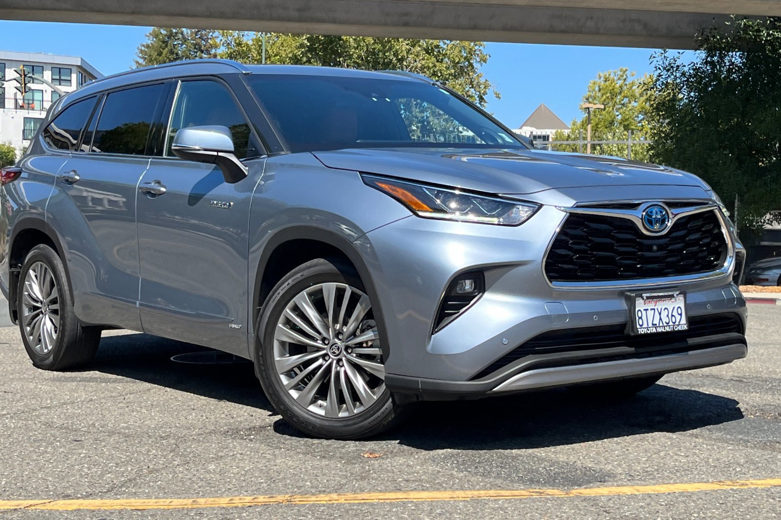 2021 Toyota Highlander Hybrid Platinum photo 4